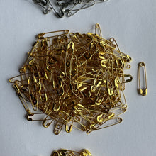 Load image into Gallery viewer, 100pcs 200pcs 500pcs Tailors Safety Pins Gold or Silver Office Sewing Craft Dressmaker Art 19mm 22mm Long Seamstress Clothing Alterations And Repairs