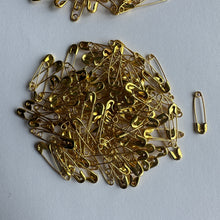 Load image into Gallery viewer, 100pcs 200pcs 500pcs Tailors Safety Pins Gold or Silver Office Sewing Craft Dressmaker Art 19mm 22mm Long Seamstress Clothing Alterations And Repairs