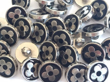 Load image into Gallery viewer, 10 20 50 Silver Black Daisy Flower Shank Quality Buttons 13mm Wide Dresses Tops Coats Babies Blazers Shirt Sewing Craft