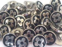 Load image into Gallery viewer, 10 20 50 Silver Black Daisy Flower Shank Quality Buttons 13mm Wide Dresses Tops Coats Babies Blazers Shirt Sewing Craft