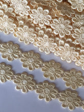 Load image into Gallery viewer, 1m GOLD Daisy Flower Lace Trims 24mm Wide Trimmings Scrapbooking Cardmaking Wedding Home Decor Sewing Craft Projects