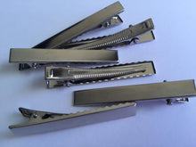Load image into Gallery viewer, 10 20 30 Silver Alligator Crocodile Hair Clips 67mm x 8mm Designs Flowers Decorations Sewing Craft
