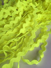 Load image into Gallery viewer, 1 yard BRIGHT LIME GREEN Quality Ric Rac Trim 6mm Wide Many Colours Zig Zag Braid Ricrac Trimming Rick Rack