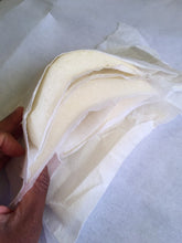 Load image into Gallery viewer, 1pair/2pcs 2pairs/4pcs WHITE LARGE Stiff Shoulder Pads Suits Jackets Blazers Coats Cushions Foams Tops Dresses