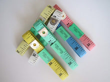 Load image into Gallery viewer, 3pcs 6pcs 12pcs Tape Measure 12mm 20mm Wide 60" Long Small Big Dressmaker Craft Sewing Measuring Ruler Different Colours Multi-purpose use
