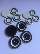 Load image into Gallery viewer, 5 BLACK WHITE 22mm 26mm 31mm Wide Beautiful Buttons for Sewing Craft Cards Coat Shirt Jacket