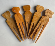 Load image into Gallery viewer, 3 Tails African Nigerian Afro Cutting Parting Hair Wooden Comb Ilarun

