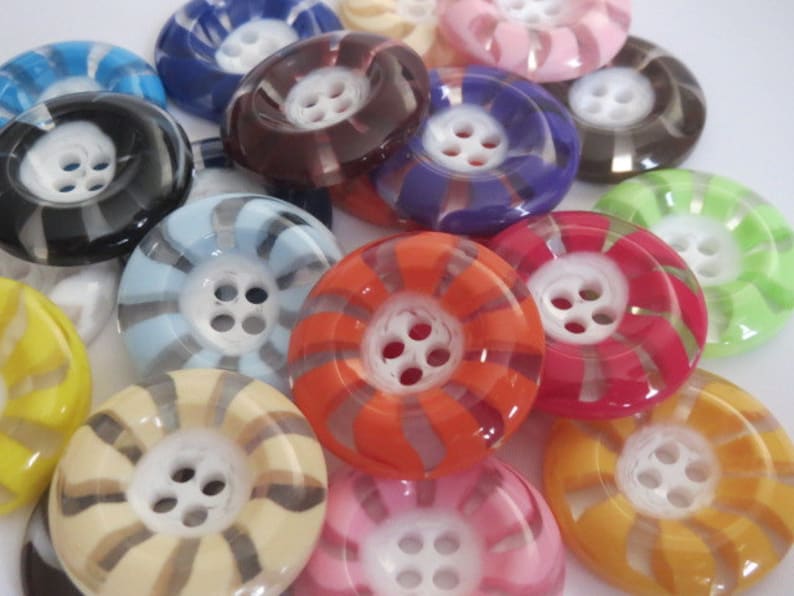 1pc BEAUTIFUL Quality 38mm Fan MEDIUM Plastic Buttons Sewing Craft Jacket Shirt Skirt Trousers Coat (Small and Large) Available