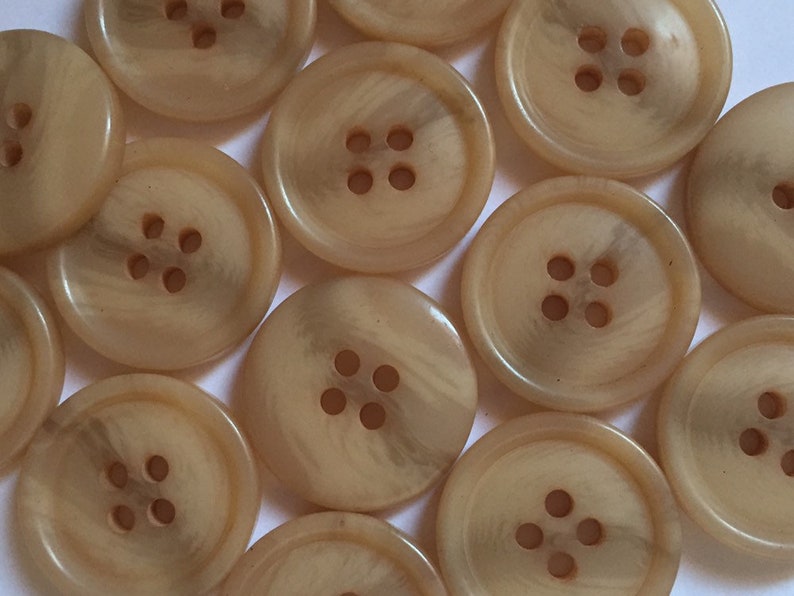 10 20 40 LIGHT BROWN 20mm Wide Quality Beautiful Buttons Jacket Shirt Sewing Craft 4 Holes