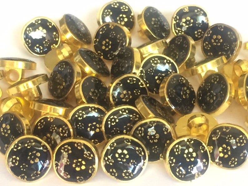 10 20 50 GOLD Flower On Black Shank Quality Buttons 11mm Wide Dresses Tops Coats Babies Blazers Shirt Sewing Craft