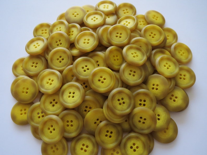 10 20 YELLOW Large Buttons 25mm Wide Sewing Craft Cards Art Jacket