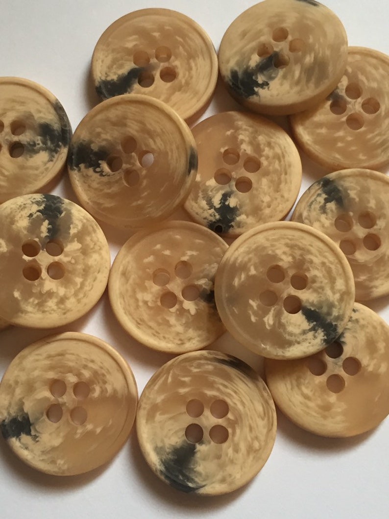 10 20 BROWN 23mm Wide Quality Beautiful Buttons Jacket Shirt Sewing Craft 4 Holes