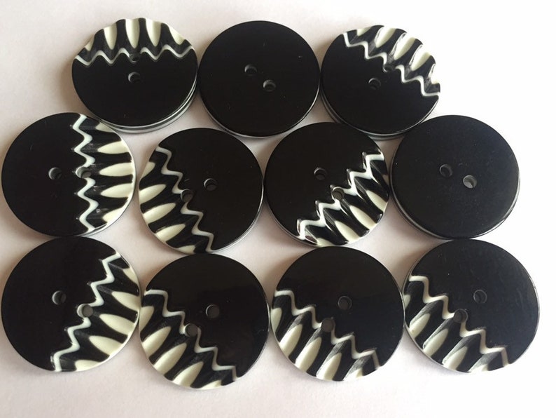 10 20 BLACK WHITE PIANO 25mm Wide Beautiful Buttons for Sewing Craft Cards Coat Shirt Jacket