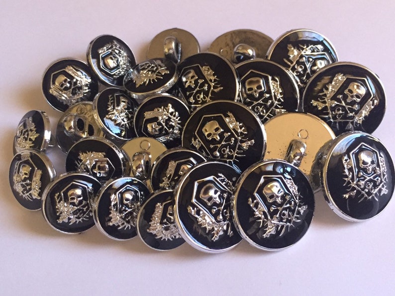 10 20 SKULL SILVER BLACK 16mm 22mm Wide Shank Quality Buttons Dresses Tops Coats Babies Blazers Shirt Sewing Craft