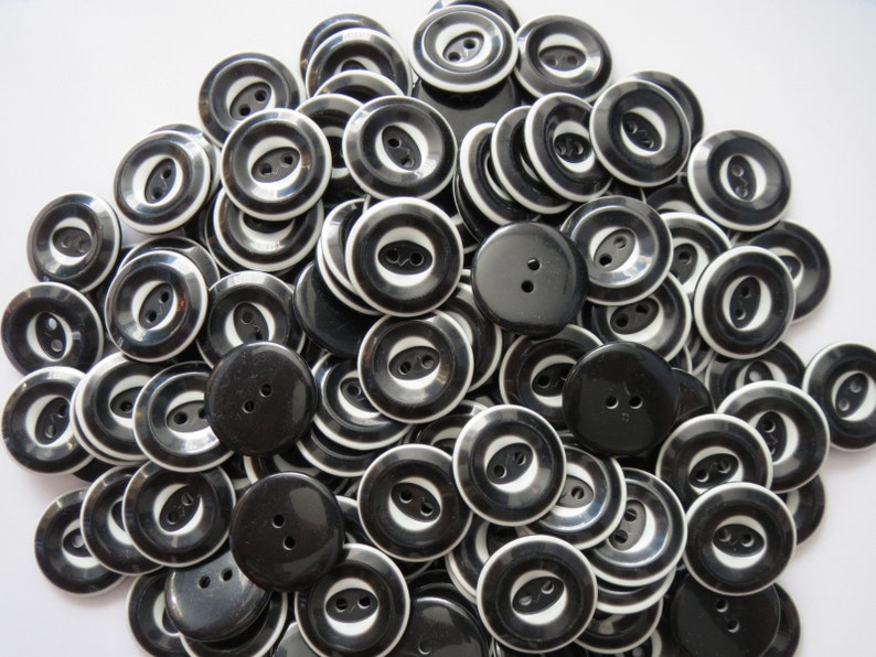 10 BLACK n WHITE Buttons 22mm Wide Sewing Craft Cards Coat Shirt Jacket