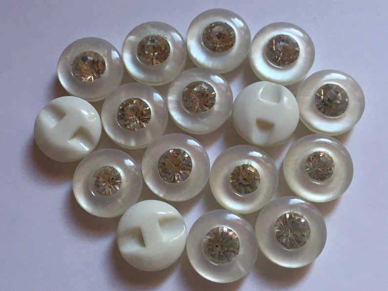 10 20 40 WHITE Diamante Flat Quality Buttons 15mm Wide Dresses Tops Coats Babies Blazers Shirt Sewing Craft