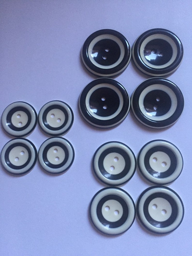 5 BLACK WHITE 22mm 26mm 31mm Wide Beautiful Buttons for Sewing Craft Cards Coat Shirt Jacket
